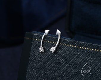 Boucles d’oreilles minimalistes Curved Arrow Crawler en argent sterling, argent ou or ou or rose, géométrique minimaliste, grimpeurs d’oreilles Arrowhead