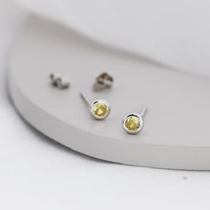 Sterling Silber Citrin Gelb CZ Ohrstecker, 4 mm November Birthstone CZ Ohrringe, Silber, Gold oder Rosegold, Stacking Ohrringe