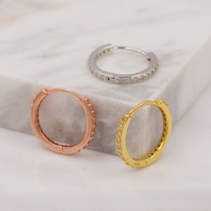 Minimalistische CZ Huggie Hoops in Sterling Silber, 6 mm, 8 mm, 10 mm und 12 mm Clicker Creolen, Rosegold oder Gold, einfache Sleeper Creolen