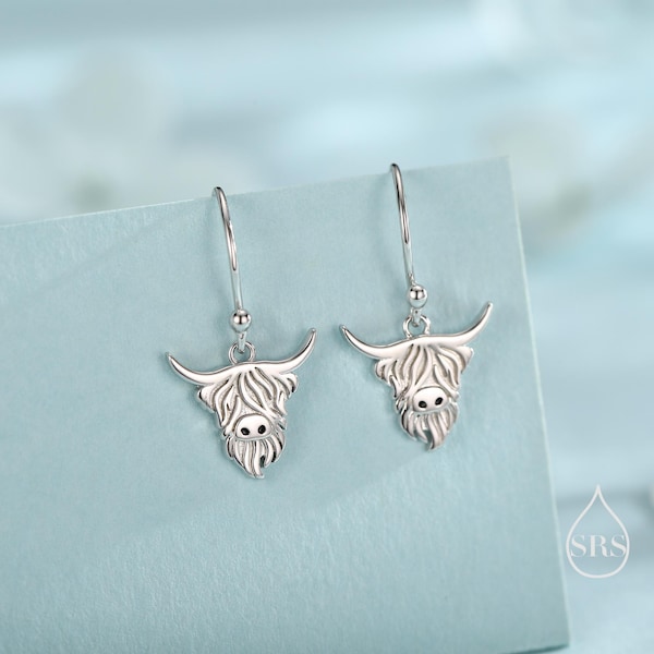 Highland Cow Drop bungelende oorbellen in sterlingzilver, verkrijgbaar in zilver, goud of roségoud, Schots geïnspireerde Highland Cow Hook-oorbellen