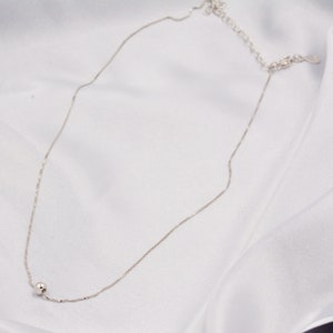 Einzelperlenhalsband aus Sterlingsilber, Minimalist Ball Chokerhalskette, Einfache Chokerhalskette Bild 5