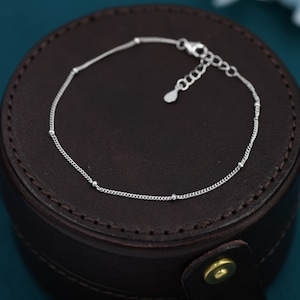 スターリングシルバーのスキニーサテライトチェーンブレスレット/アンクレット（スターリングシルバー、シルバー、ゴールド、シングルレイヤーブレスレット、ミニマリストブレスレット）