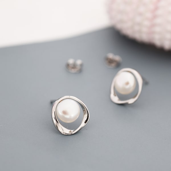 Echte Zoetwaterparel en Mobius Circle Stud Oorbellen in Sterling Zilver, Delicate Keshi Pearl Halo Oorbellen, Echte Zoetwaterparels