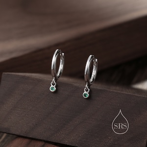 Créoles vert émeraude Huggie 2 mm en argent sterling, argent ou or, très petites créoles CZ