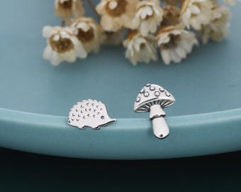 Pendientes de botón desiguales con forma de erizo y seta en plata de ley, plata o acabado en oro, pequeños pendientes oxidados con forma de erizo y seta.