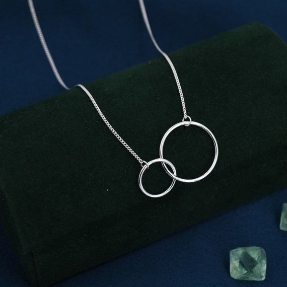 Sterling Silver Linked Interlinking Circle Pendant Necklace