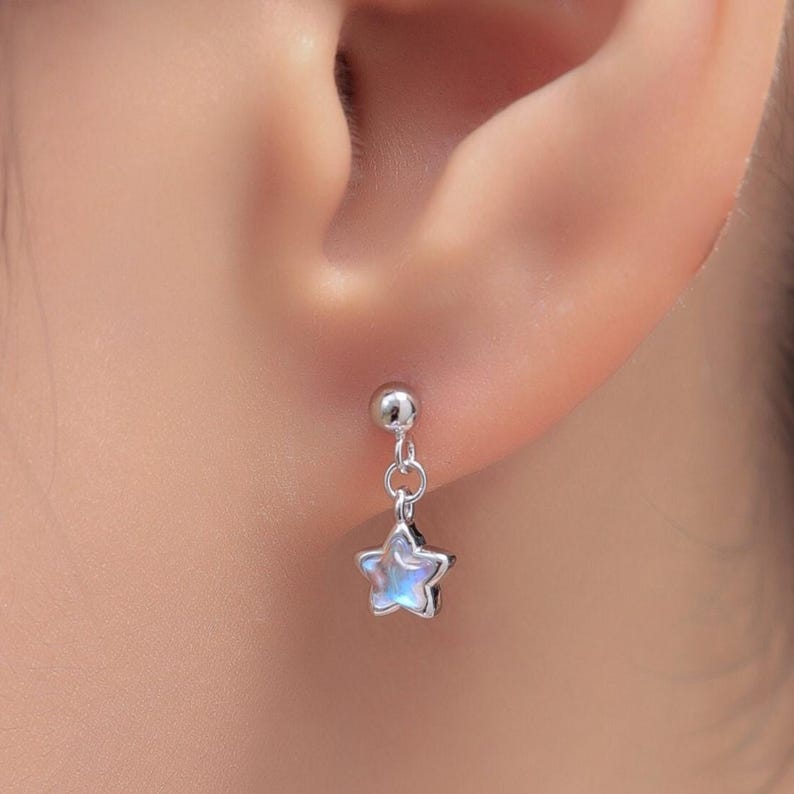 Kleine maansteen ster hangoorbellen in sterlingzilver, zilver of goud, Aurora Star-oorbellen, Sunburst-oorbellen, Celestial afbeelding 2