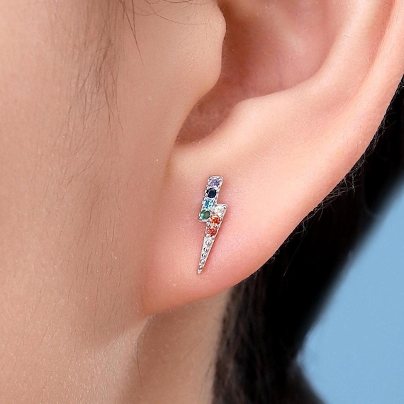 Acquista Orecchini di design fatti a mano in argento sterling massiccio 925 con pietra preziosa della pietra di luna arcobaleno in Italia a partire da 11 Acquista Orecchini di design fatti a mano in argento sterling massiccio 925 con pietra preziosa della pietra di luna arcobaleno in Italia a partire da 11