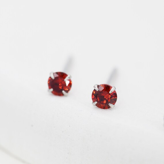 Boucles D'oreilles Argent Sterling - Grenat Janvier Et CZ 4 Mm - Jewellerybox
