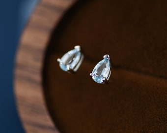 Echte Schweizer Blautopas-Kristalltropfen-Bolzen-Ohrringe in Sterlingsilber, natürliche Blautopas-Birthstone-Ohrringe