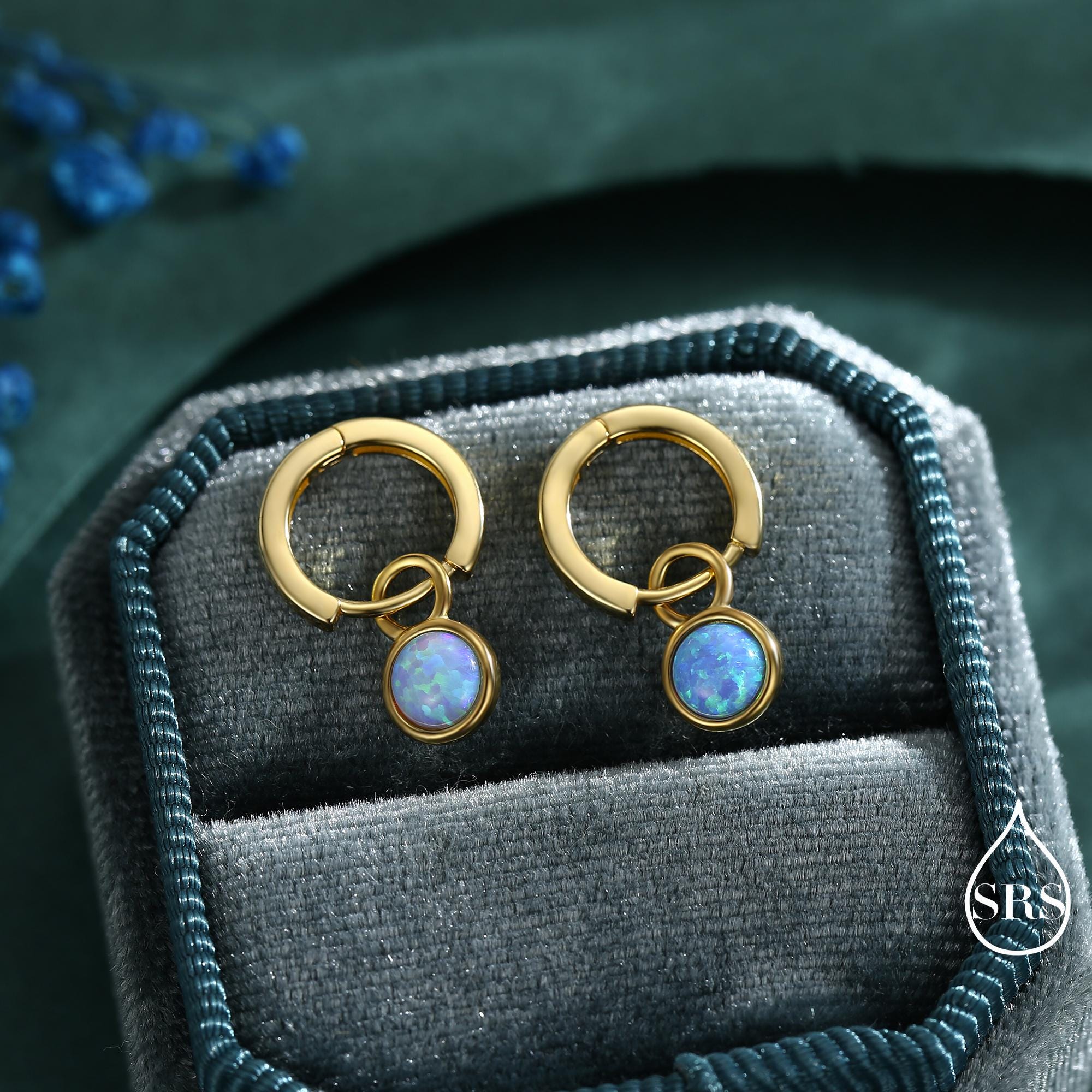 Orecchini a cerchio con opale blu in argento sterling 925 – Cerchi con chiave greca, gioielli dell'antica Grecia, orecchini con opale, regalo per lei, gioielli fatti a mano - Italia