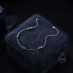 Smaragdgrün Baguette CZ Satelliten Armband in Sterling Silber, Silber oder Gold, Baguette CZ Armband, Kettenarmband, Zartes CZ Armband