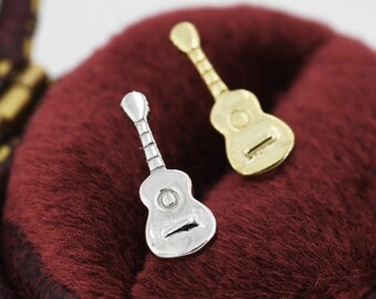 Pequeños aretes de guitarra acústica en plata esterlina, plata u oro, aretes musicales