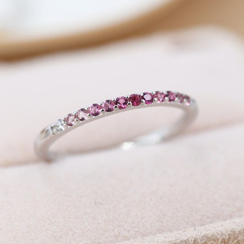 Ruby Red Ombre Half Eternity Ring en argent sterling, argent ou or, anneau maigre CZ rouge, anneau d'empilage minimaliste US 5 8 image 4