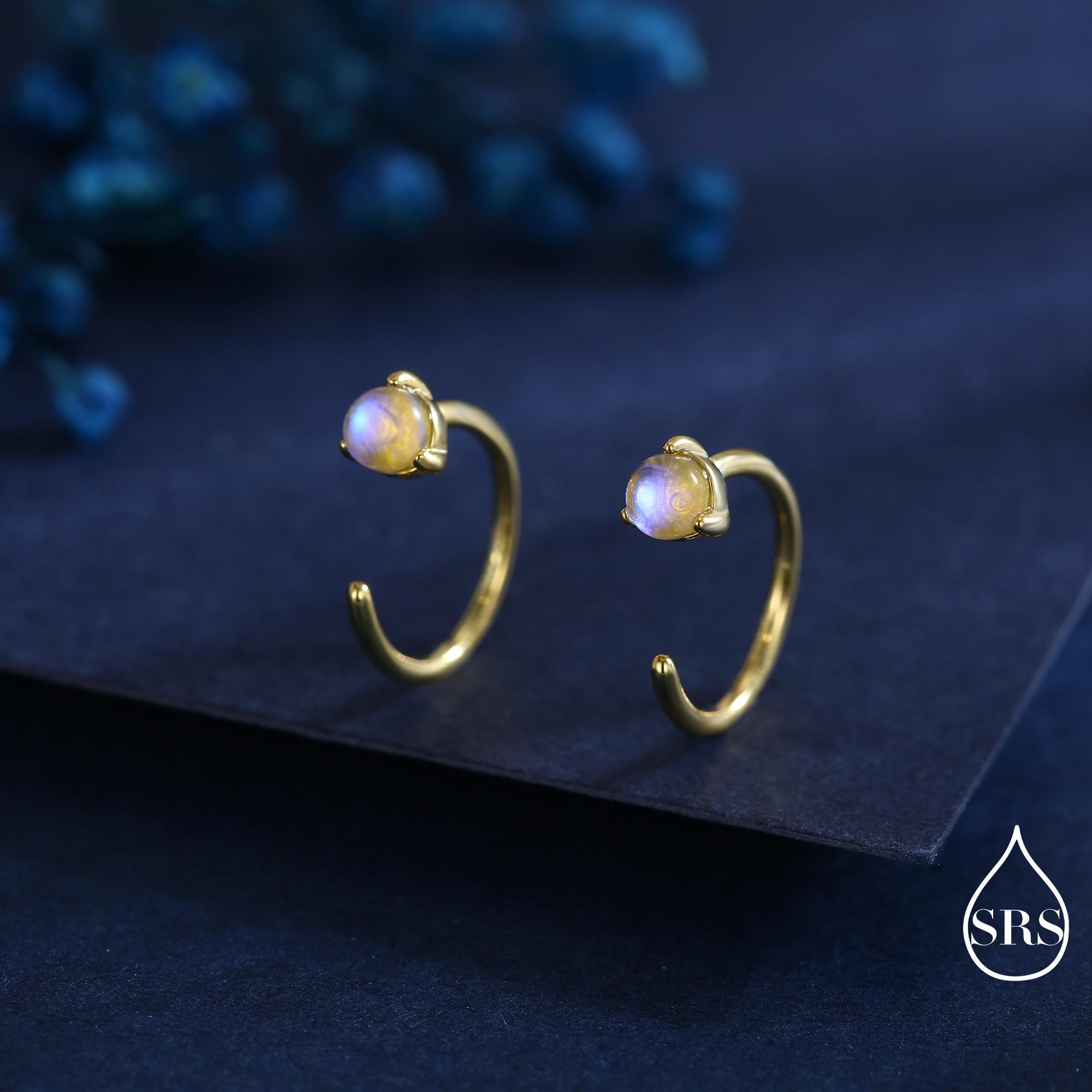 Orecchini a cerchio Huggie con pietra di luna in argento sterling, piccoli cerchi aperti con pietra di luna, passanti, mezzi cerchi, cerchi a forma di C - Italia Orecchini a cerchio Huggie con pietra di luna in argento sterling, piccoli cerchi aperti con pietra di luna, passanti, mezzi cerchi, cerchi a forma di C - Italia