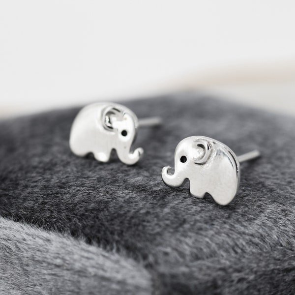 Jolies boucles d'oreilles bébé éléphant en argent sterling, boucles d'oreilles petit éléphant, boucles d'oreilles animaux inspirés de la nature