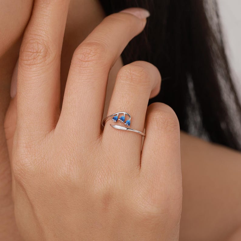 Anello aperto in argento sterling con smalto blu campanulato immagine 3