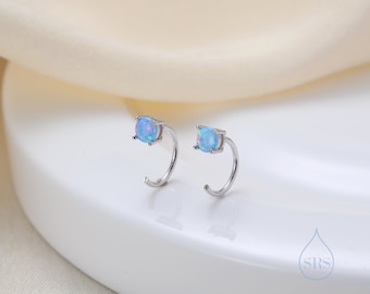 Orecchini Huggie in argento sterling 925 con chiusura inglese su opale bianco rotondo; peso pietra[ct]: 2,3 ct, peso 3,75 gr. e finitura rodiata, Argento sterling, Opale sintetico