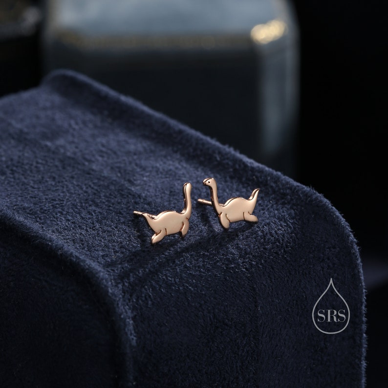 Pendientes de plata de ley con forma de dinosaurio plesiosaurio, en plata, oro u oro rosa, con el monstruo del lago Ness y Nessie. imagen 3