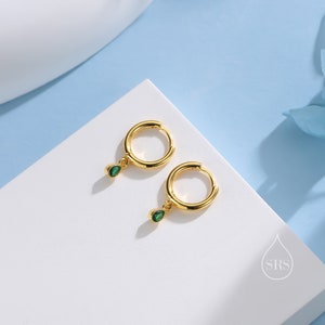 925 Sterling Silver Plated Green CZ Huggie Hoop Earrings – Vintage Patterned Square Cut I82