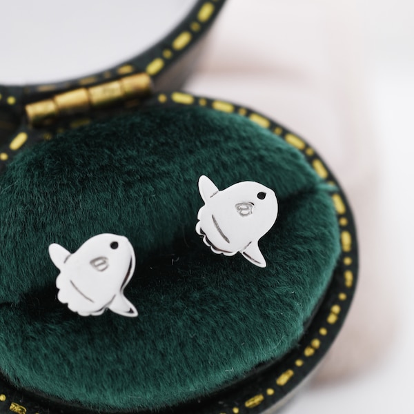 Ocean Sunfish Fish Stud Earrings in Sterling Silver, Cute Sun Fish Earrings, Mola Mola Earrings, Nature Inspired Animal Earrings