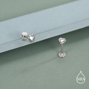 Örhängen i sterlingsilver med 4 mm hjärtformad 16G platta baksida