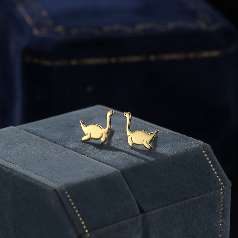 Pendientes de plata de ley con forma de dinosaurio plesiosaurio, en plata, oro u oro rosa, con el monstruo del lago Ness y Nessie. imagen 4