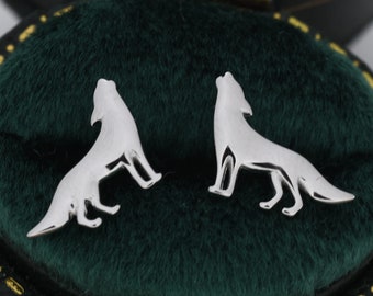 Orecchini a bottone a forma di lupo ululante in argento sterling, argento o oro, orecchini a forma di lupo, orecchini a forma di animale ispirati alla natura - Italia