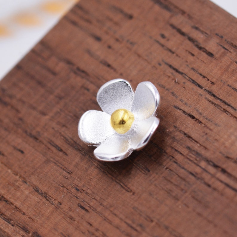 Sterling Silver Forget-me-not Flower Stud Earrings, Nature Inspired Blossom Earrings, Cute and Quirky imagem 7