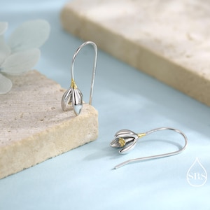 Pendientes colgantes de flores de campanilla de invierno en plata de ley, plata y oro, pendientes de flores de inspiración natural, flor de nacimiento de enero, botánico imagen 3