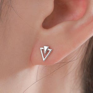 Art-decostijl kleine dubbele driehoekige oorknopjes in sterlingzilver, zilver of goud of roségoud, uitgesneden driehoekige oorstekers
