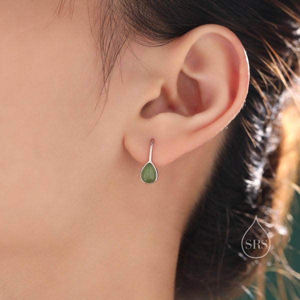 Echte grüne Jade Pear Cut Drop Haken Ohrringe in Sterling Silber, Zarte Natürliche Grüne Jade Ohrringe, Pear Droplet Green Jade Ohrringe