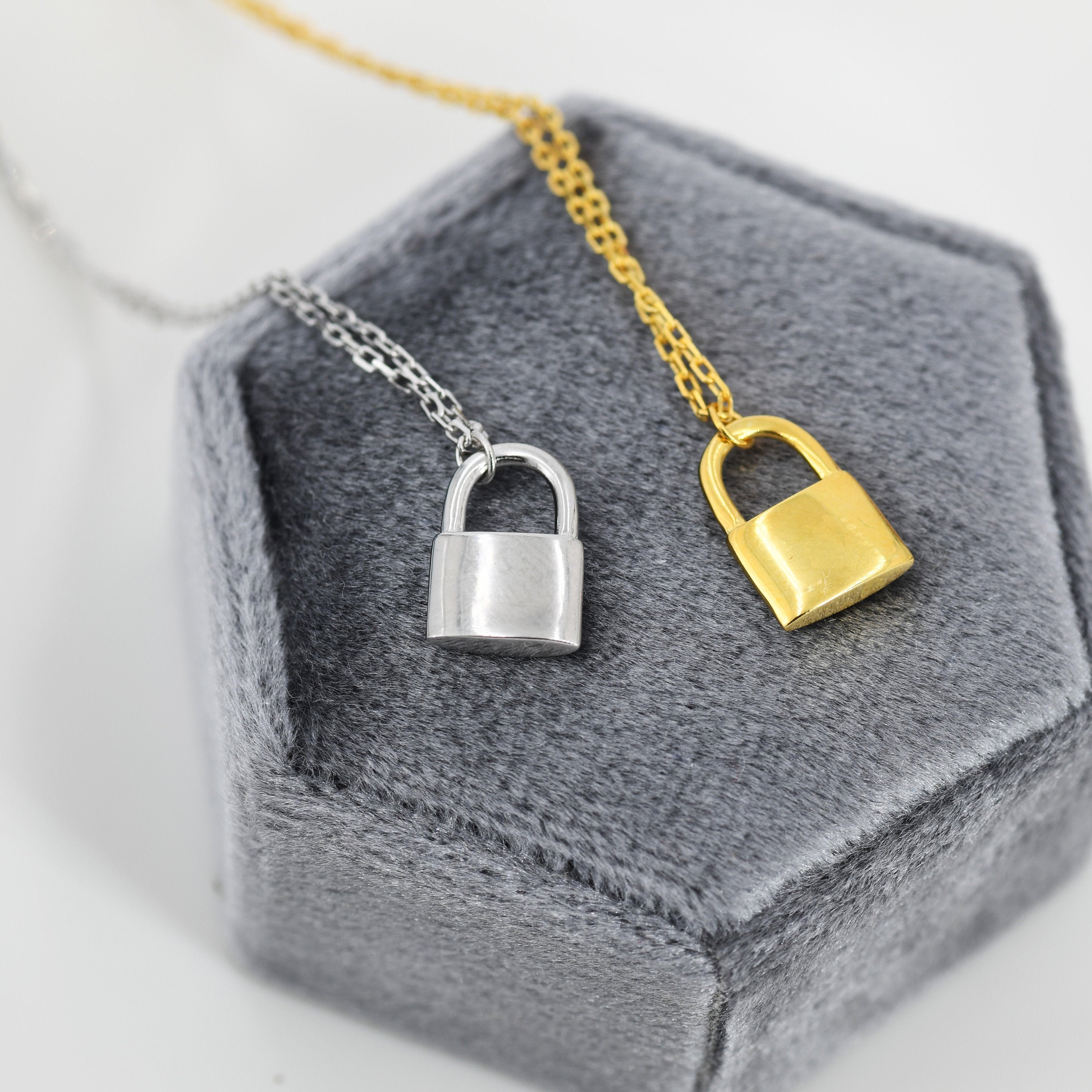 Lock necklace deals gucci