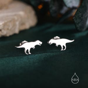 T-Rex ティラノサウルス恐竜スタッドピアス（スターリングシルバー、シルバー、ゴールド、ローズゴールド）、キュートで楽しい、個性的なT-Rexジュエリー