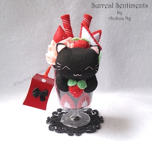 Pomme fraise chat noir parfait en peluche Kawaii Kitty collection Kawaii Dessert amant fraise chat Sundae faux régal noir Kitty chat poupée