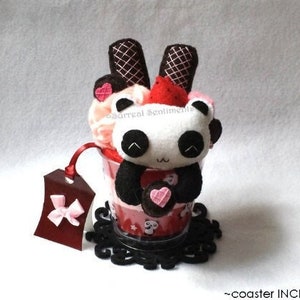 Panda aux fraises et au chocolat, fraise panda de la Saint-Valentin, panda chibi, panda kawaii, gâteau au panda, gâterie au chocolat, cadeau chocolat, cadeau