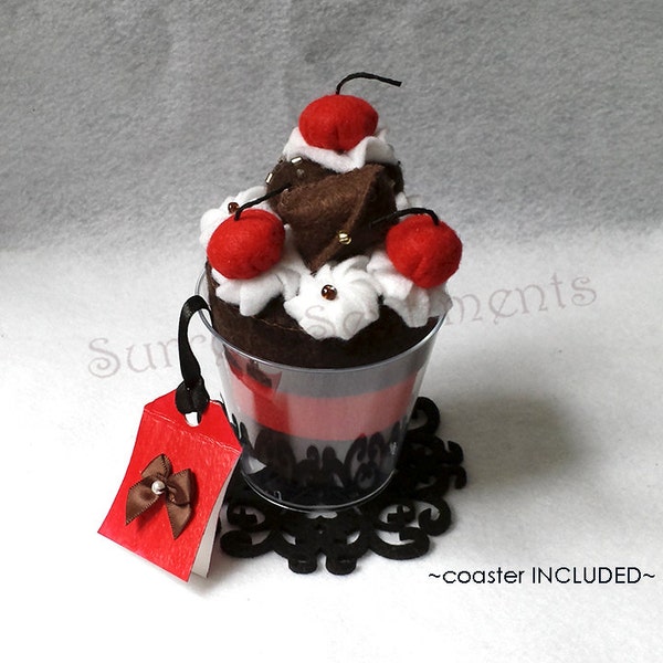 Tazza di cupcake in feltro della Foresta Nera, decorazione del dessert al cioccolato, Chocolat Gateu, decorazione della torta, cioccolato alla ciliegia, decorazione della ciliegia, ornamento del dessert