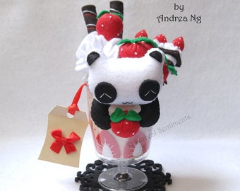 Postre de panda de tarta de fresa de fieltro: regalo para amantes de los pandas - Decoración de escritorio