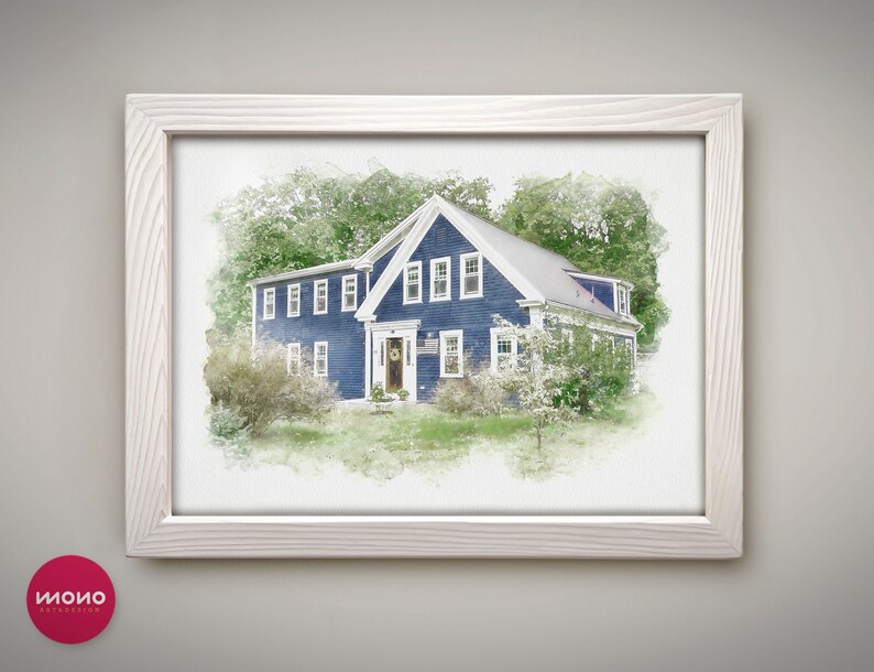 Op de afbeelding: Een aquarel van een blauw huis met witte versieringen en een krans op de deur. Het huis is omringd door groene bomen en struiken.
