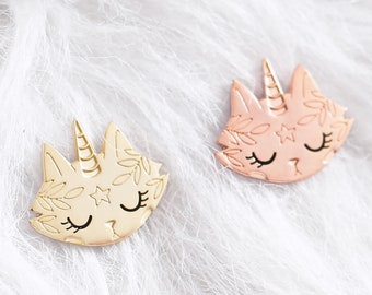 Pin's chat licorne - broche - métal doré - enamel pin - cadeau anniversaire - bijoux chat - gravure fleurs - magique halloween