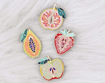 Lot 4 pin's émaillés fruits : pamplemousse + fraise + pomme + papaye - cadeau bijou - set pins