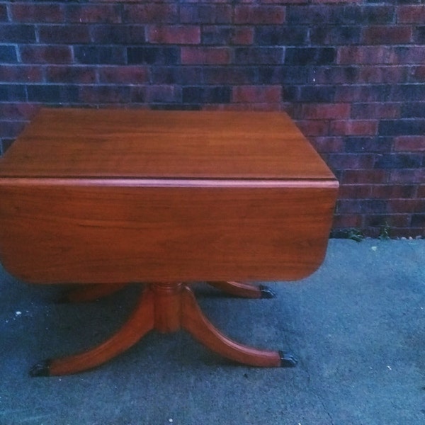 Vintage Duncan Phyfe Drop Leaf dining table