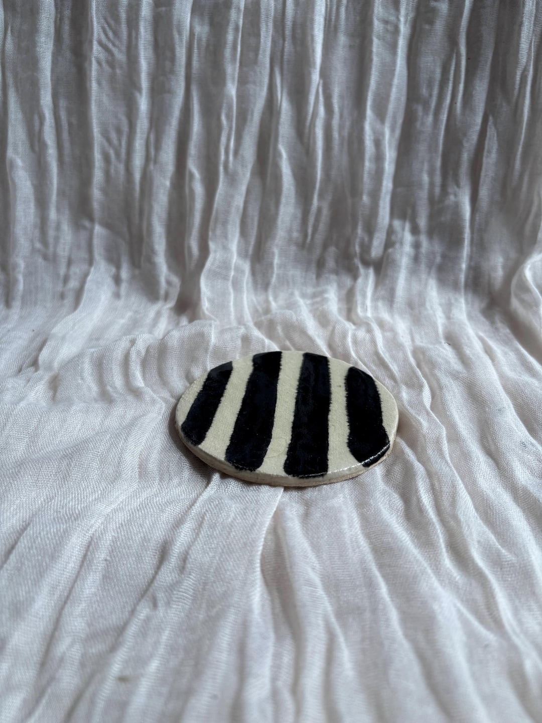 Stripe Set of coasters, handmade ceramic coaster, circle drink coasters, tea place matt, modern kitchen homeware, unique boho dining - 6 coasters