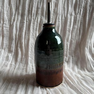 Earth ceramic oil pourer, 350ml handmade bottle, oil decanter, refillable oil cruet, silicon top oil bottle, oil and vinegar cruets