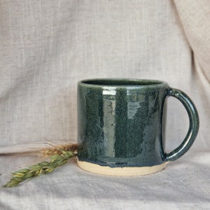 Handgemachte Keramiktasse, blau grüne Tasse, 300ml grüne Tassen, einzigartiges britisches Geschenk, Teekaffeeliebhaber, glasiertes Ozeanieren, gesprenkelte blaue Tassen