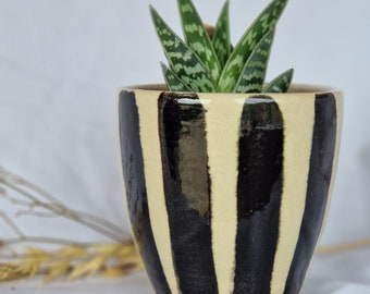 Streep keramische plantenbak, handgemaakte geglazuurde pot, zwarte plantenpotten, 500ml wit vat, uniek Brits geschenk, handgemaakte plantenpotten
