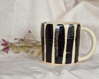 STRIPE Mug en céramique fait main, tasse émaillée blanche, mugs rayés 400 ml, cadeau unique, amateur de thé et de café, mug rayé noir