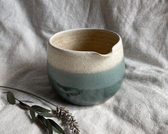 Mountains ceramic matcha bowl, 400ml capacity, with additional matcha whisk holder. Matcha tea, match latte, healthy living, chawan, tea set