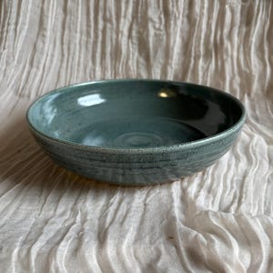 Green pasta bowl, large handmade wide dish, ceramic serving bowls, green pottery decor, home kitchenware, eco friendly living, large dining