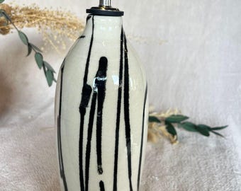 Drizzle ceramic oil pourer, 350ml handmade bottle, oil decanter, refillable oil cruet, silicon top oil bottle, oil and vinegar cruets